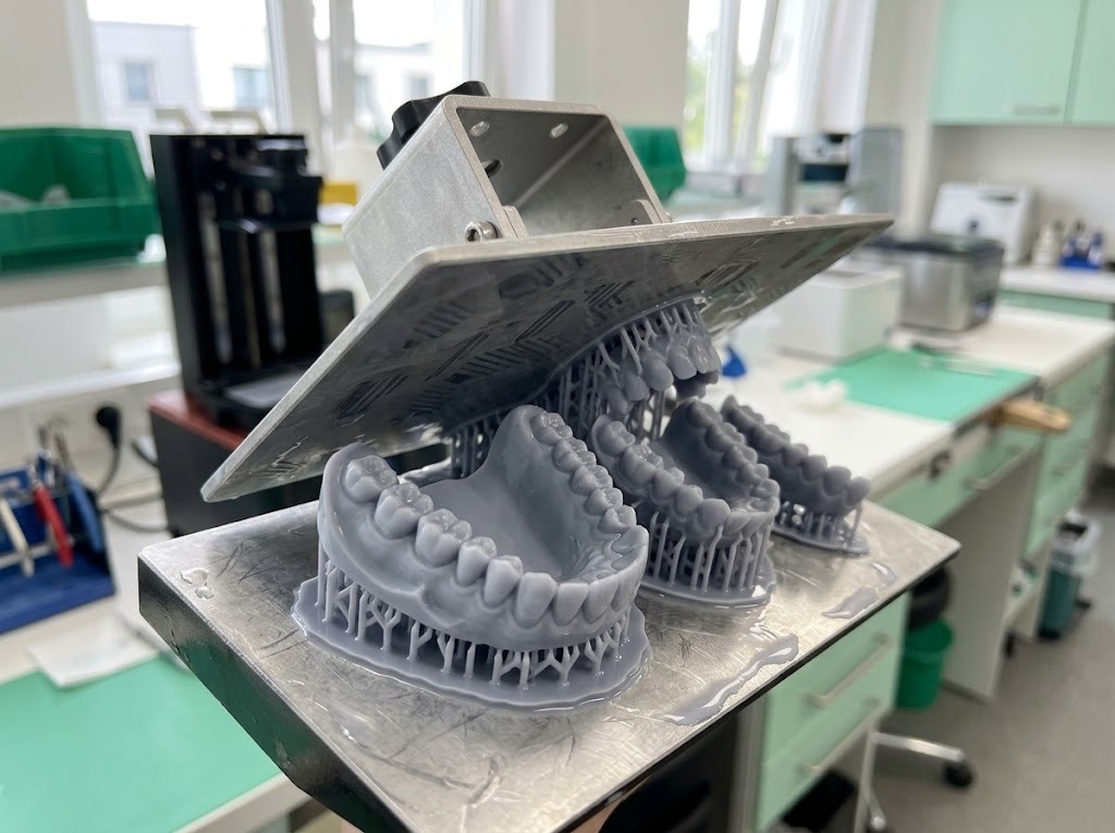 Full-arch dental models fresh off the printer